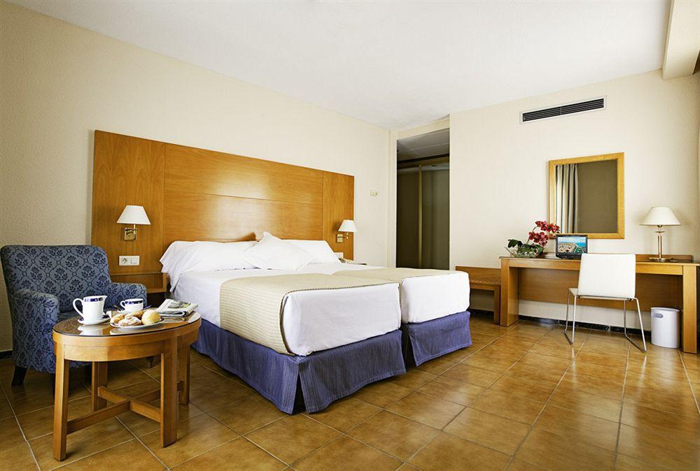 Tryp Ciudad De Alicante Hotel Kamer foto